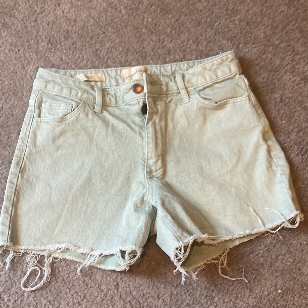 Universal thread women’s size 2 vintage midi mid rise cut off sage green shorts
